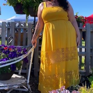 Gorgeous yellow maxi dress - size 1X